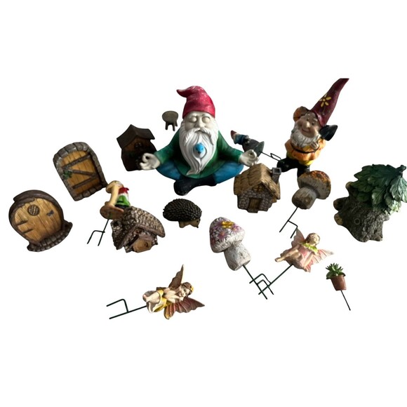 Garden Gnome Village Lot of 16 Pieces - Picture 1 of 16